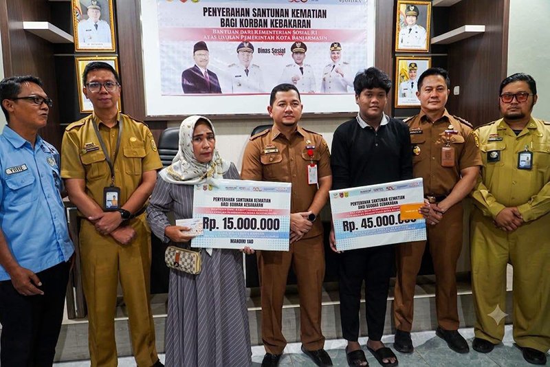 Pemko Banjarmasin Serahkan Santunan Kematian ke Ahli Waris Korban Kebakaran 1 Hal 5 3 KLm Kontrak 1 1