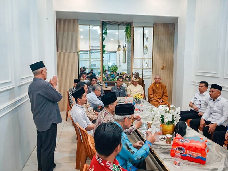 Wali Kota Banjarbaru Santuni 435 Anak Yatim di Momentum Hari Asyura 1 Hal 6 3 KLM BJB 1 1