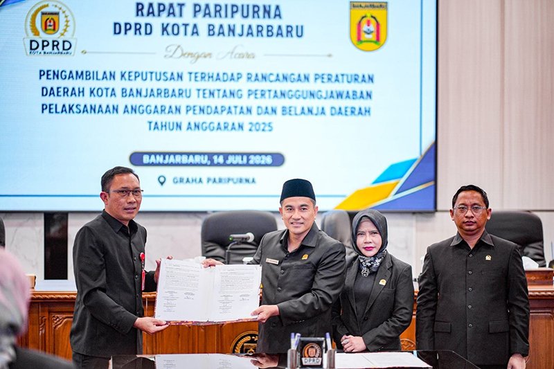 DPRD Banjarbaru Setujui Raperda Pertanggungjawaban APBD 2025 1 Hal 6 3 KLM BJB 1 12