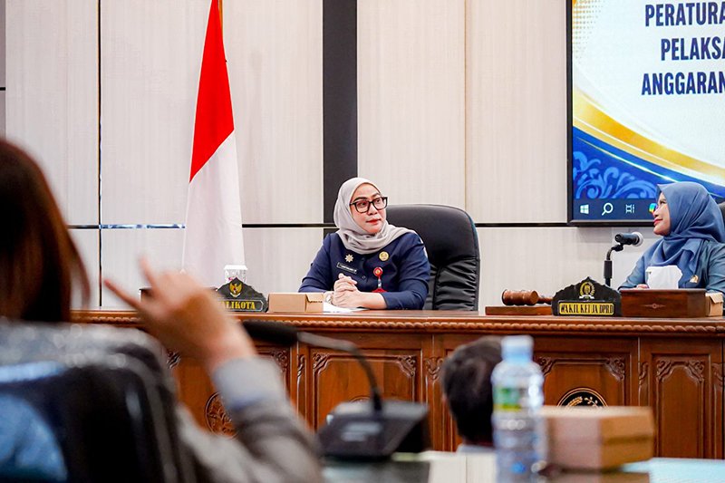 Wali Kota Banjarbaru Jawab Pandangan Fraksi atas Raperda Pertanggungjawaban APBD 2025 1 Hal 6 3 KLM BJB 1
