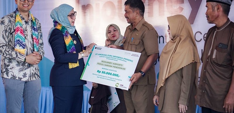 Pemko Banjarbaru dan InJourney Airports Salurkan Bantuan TJSL Rp319,6 Juta 1 Hal 6 3 KLM BJB 2 9