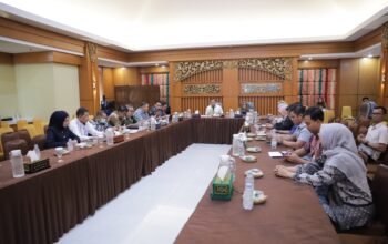 Banggar DPRD Kalsel Bahas Raperda Pertanggungjawaban APBD 2025 bersama Kemendagri 6 IMG 20260701 WA0045 1
