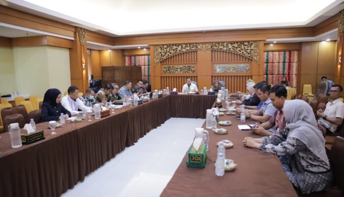 Banggar DPRD Kalsel Bahas Raperda Pertanggungjawaban APBD 2025 bersama Kemendagri