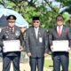 Ketua DPRD Kalsel Serahkan Penghargaan kepada Kapolda pada HUT Bhayangkara ke-80