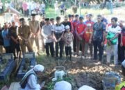 Bupati Sahrujani Bersama Wabup Antarkan Jenazah Relawan BPK Hingga ke Pemakaman