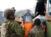 Jenazah Pilot AS yang Tewas Ditembak KKB di Timika Dievakuasi Koops TNI Habema