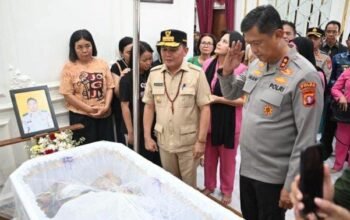 Gubernur Bersama Kapolda Kalteng Jenguk dan Melayat ke Rumah Duka Yudhie 5 IMG 20260704 WA0014 1
