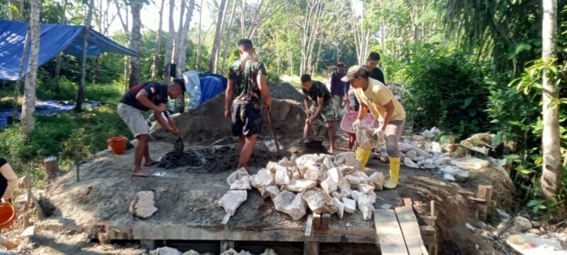 TNI dan Warga Gotong Royong Lanjutkan Pengecoran Abutmen Empat Jembatan 1 IMG 20260706 WA0015 e1783320576325