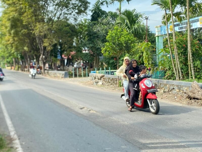 Warga HKSN Keluhkan Jalan Bergelombang, Pasca Penggalian Pipa PAM Bandarmasih 1 IMG 20260706 WA0037 e1783335788671
