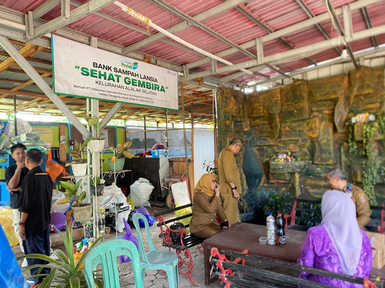 Bank Sampah Lansia Bangkitkan Semangat Produktif Lanjut Usia di Alalak Selatan 1 IMG 20260707 WA0023 1