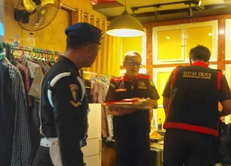 Kantor Disdikbud Kukar Digeladah Kejati Kaltim Soal Korupsi Insentif Guru 1 IMG 20260707 WA0025 e1783402129400