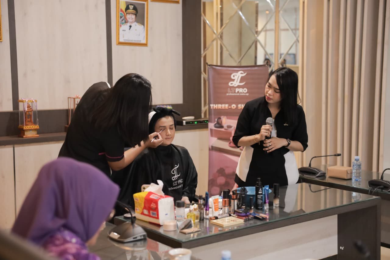 Gatriwara DPRD Kalsel Pererat Silaturahmi Lewat Demo Make Up dan Pengembangan Diri 1 IMG 20260708 WA0000