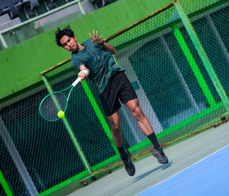 Petenis Asal Banjarmasin, Rifqi Fitriadi Melaju ke Babak 16 Besar Tunggal dan Ganda Wunning 2026 China 1 IMG 20260709 WA0016 e1783582462580