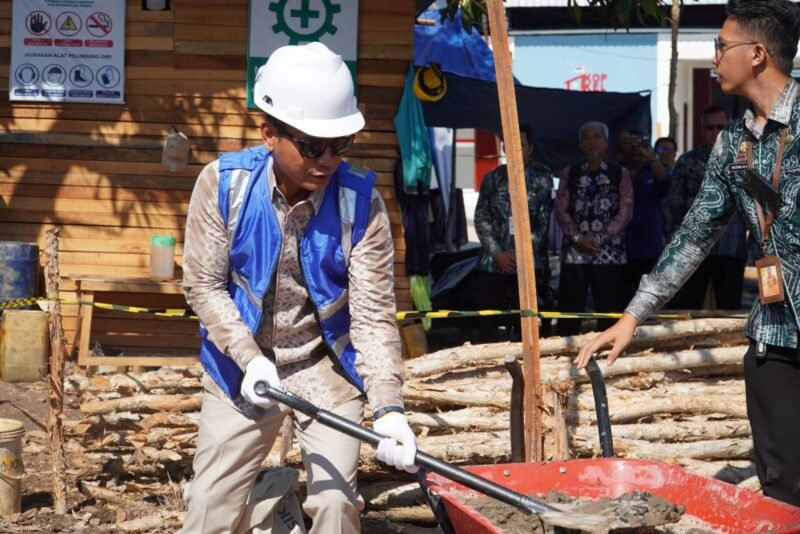 Wali Kota Banjarmasin Letakkan Batu Pertama Aula Gawi Berataan, Perkuat BLK Cetak Tenaga Kerja Terampil 1 IMG 20260709 WA0023 e1783586134586