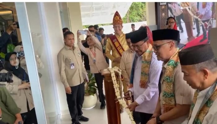 Menhaj Gus Irfan Resmikan Gedung Baru Asrama Haji Banjarmasin