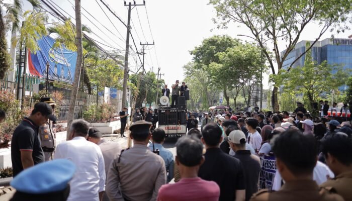 DPRD Kasel Janji Dihadapan Demonstran akan Undang PLN Kalselteng Terkait Pemandaman Bergilir 3 IMG 20260713 WA0046