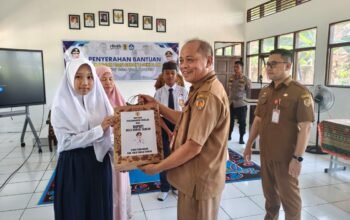 Sebanyak 1.400 Pelajar SMP Dapat Bantuan Baju dan Sepatu Sekolah 5 IMG 20260713 WA0052 1