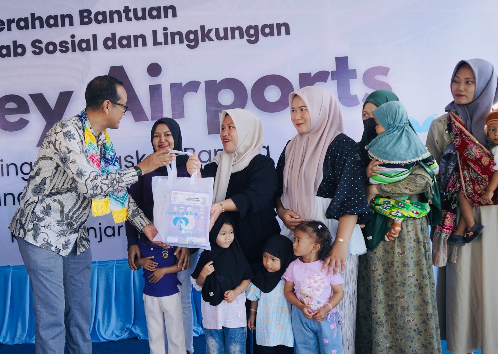 PT Angkasa Pura Indonesia Salurkan Bantuan TJSL Rp320 Juta untuk Masyarakat di Banjarbaru 1 IMG 20260714 WA0039