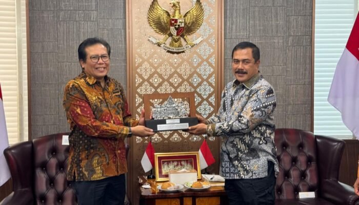 Sah! Warga Kazakhstan Kini Bebas Visa ke Indonesia