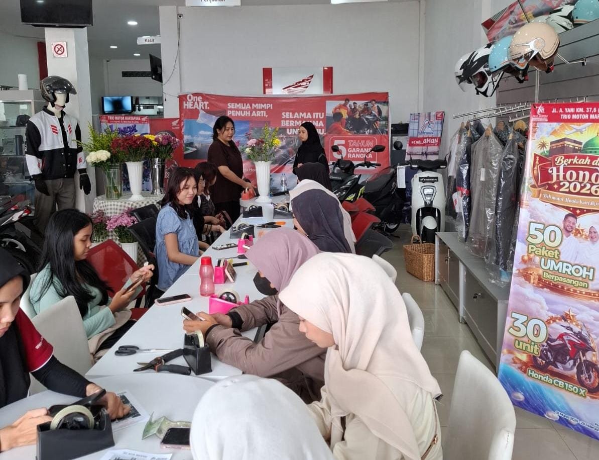 Honda Ajak Masyarakat Kembangkan Kreativitas Lewat Flower Workshop diTrio Motor Martapura 1 IMG 20260715 WA0002