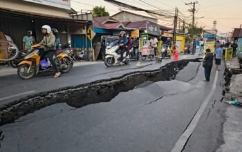 Jalan Sungai Lulut Km 5,5 Banjarmasin Amblas, Macet Panjang Terjadi 5 IMG 20260715 WA0008