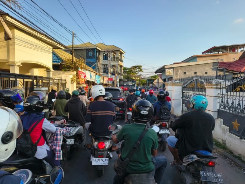 Jalan Veteran dari dan Menuju Sungai Lulut Ditutup 3 Minggu, Pintu Masuk - Keluar Jalan Pembina IV Macet Total 1 IMG 20260715 WA0055 e1784113507297