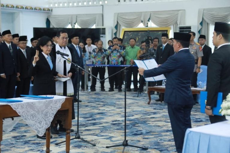 Gubernur Lantik Linae Victoria Aden Jadi Sekda Definitif 1 IMG 20260716 WA0025 1