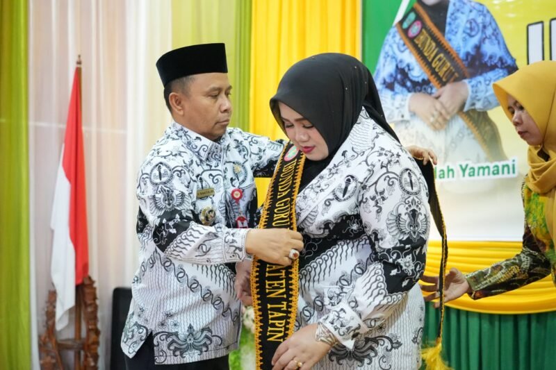 Faridah Yamani Dikukuhkan sebagai Ibunda Guru Tapin, PGRI Dorong Penguatan Peran Guru 1 IMG 20260716 WA0031 1 scaled e1784185280444