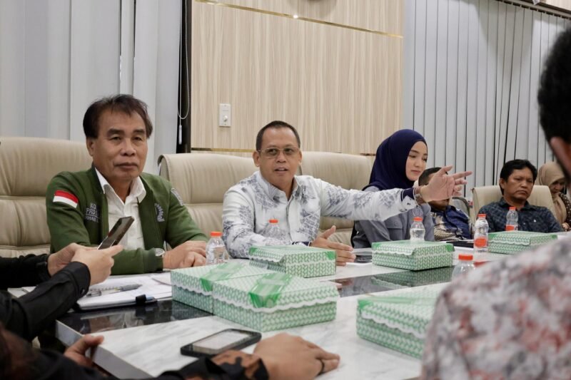 Komisi I DPRD Kalsel Soroti Penduduk Non Permanen Belum Terdata, Pelayanan Publik Dinilai Belum Optimal 1 IMG 20260718 WA0020 1 scaled e1784365450469