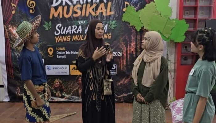 Honda Trio Motor Sampit Ajak Generasi Muda Peduli Alam Lewat Drama Musikal