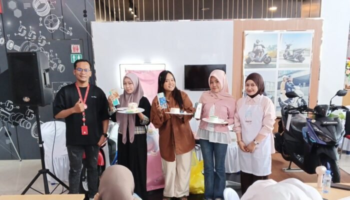 Belajar Menghias Bento Cake bersama Honda di Trio Motor Perintis