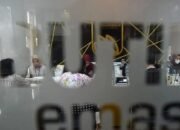 Harga Emas Antam Turun