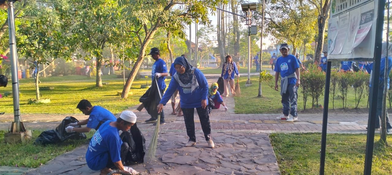 Demokrat Tapin Bersihkan Pasar Keraton Dan Taman Rayakan HUT ke 25 Partai Demokrat 1 IMG 20260724 WA0046