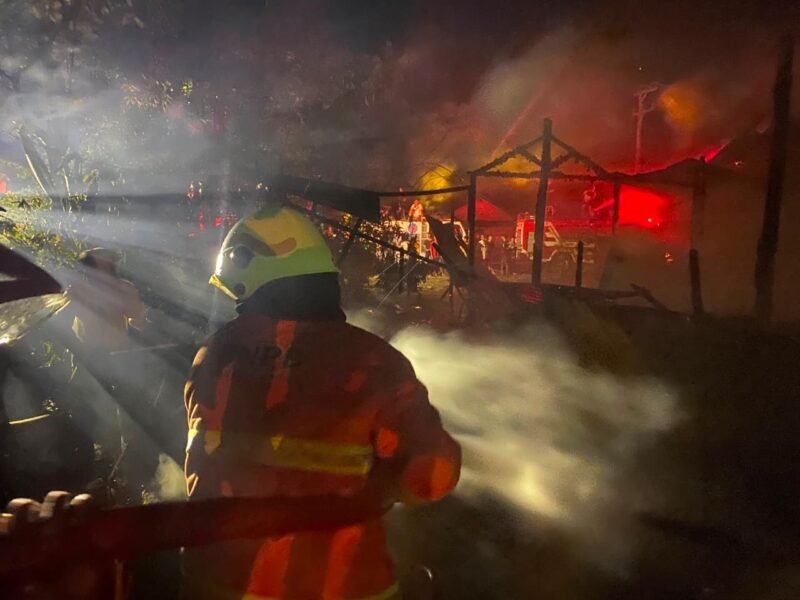 Dua Rumah di Bungur Tapin Hangus Terbakar, Kerugian Ditaksir Rp300 Juta 1 IMG 20260725 WA0013 e1784960294386
