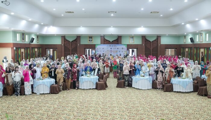 Peringati Hari Kebaya Nasional Ke-3, Gatriwara dan DWP Setwan Kalsel Ajak Perempuan Banua Bangga Kenakan Kebaya
