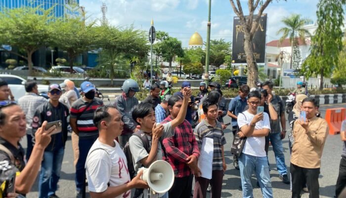 Demo ke PLN, Warga Layangkan Tujuh Tuntutan Soal Pemadaman Listrik Bergilir