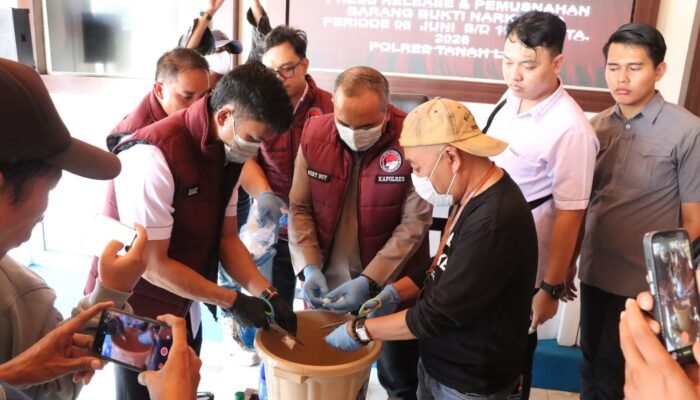 Ungkap Delapan Kasus Narkotika, Polres Tanah Laut Musnahkan Barang Bukti Sabu Senilai Ratusan Juta