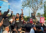 Massa Aksi Tuntut PLN Tunjukkan Langsung Kerusakan Sebabkan Pemadaman Listrik Bergilir