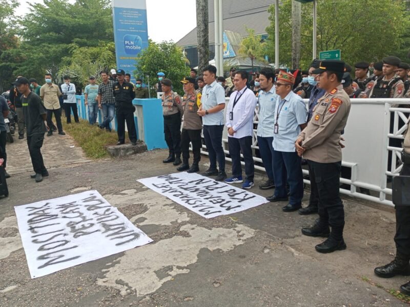 Dampak Pemadaman, Perhimpunan Perunggasan Kalteng Demo Damai PLN Kalteng 1 IMG 20260730 WA0011 e1785370829275