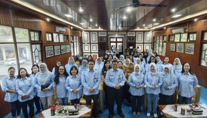 Biro Kesra Bersama DPW Sekda Kalteng Salurkan Sembako