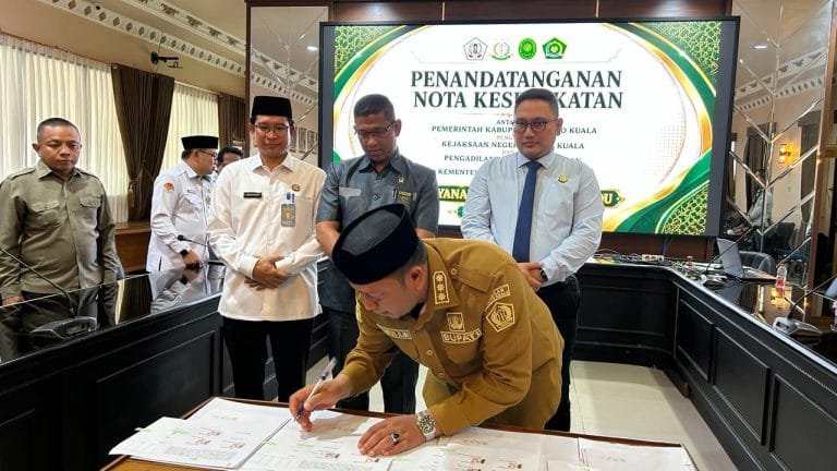 Pemkab Batola Teken MoU Isbat Nikah Terpadu 1 IMG 20260731 WA0016