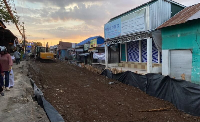 Perbaikan Jalan Veteran Masuk Tahap Penting, Geotekstil Lapis Pertama Tuntas Dipasang 1 IMG 20260731 WA0045 e1785495992786