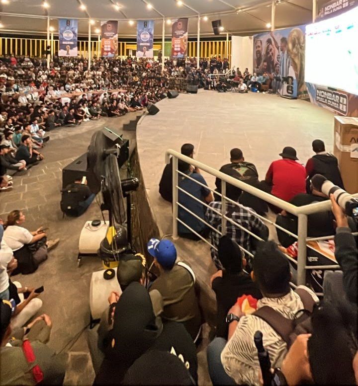 Gubernur bersama Ribuan Warga Banjarmasin Nobar Final Piala Dunia 2026 1 IMG 20260720 204455
