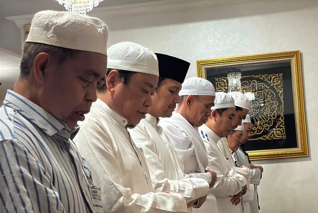 Warisi Tradisi Almarhum Orangtua, Hasnuryadi Ajak Pemain Barito Putera Salat Hajat dan Doa Bersama 1 IMG 20260724 180847