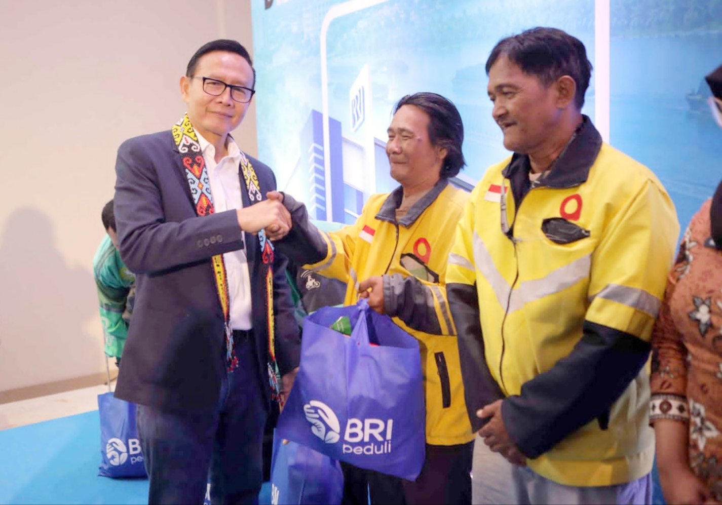 Peresmian Gedung Baru, BRI BO Samarinda Pelita Berbagi Sembako untuk Masyarakat dan Pengemudi Ojek Online 1 IMG 20260726 094813