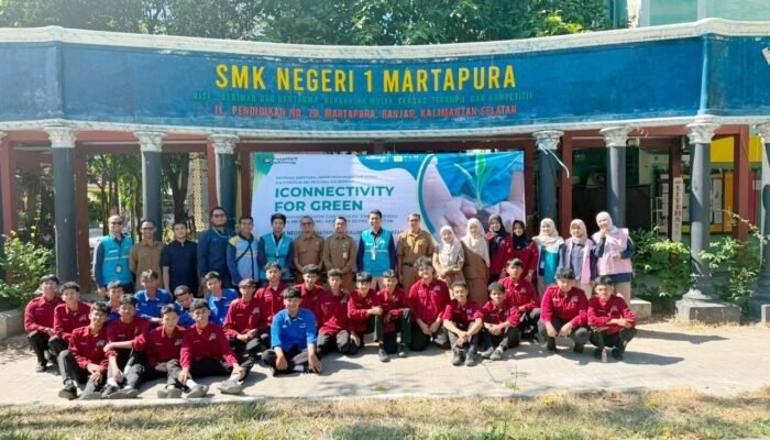 PLN Icon Plus Tanam Pohon dan Edukasi Energi Bersih di SMKN 1 Martapura‎‎