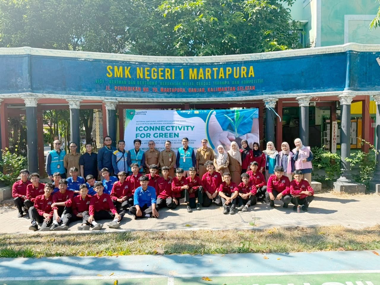 PLN Icon Plus Tanam Pohon dan Edukasi Energi Bersih di SMKN 1 Martapura 1 IMG 20260730 112633