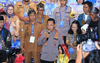 Lewat Dongeng, Bocah asal Kalsel Pukau Kapolri 5 1 3 klm doneng