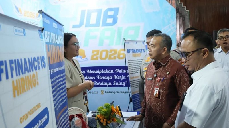 Pemprov Terus Dorong Perluasan Kesempatan Kerja Masyarakat dan Perkuat Sinergi dengan Perusahaan 1 1 35 klm KOntrak Pemprov 4 Jop Fair Kalimantan Selatan di Gedung Sultan Suriansyah