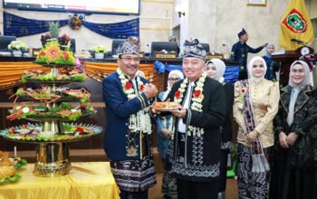 Paparkan Tema Momentum Hari Jadi ke-76 Provinsi Kalsel 6 1 4 klm Kontrak Pemprov 12 Gubernur H Muhdin dan Wagub hadiri rapat Paripurna dan hari jadi